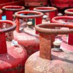 LPG संकट गहराया, सरकार ने लगाया एस्मा; जानें सबसे पहले किन्हें मिलेंगे सिलेंडर