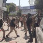 लखनऊ में वकीलों पर चला बुलडोजर, चैंबर तोड़ने पर भड़का विरोध
