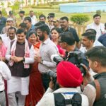 न कारकेड, न विशेष काफिला… बड़ी सादगी से लोगों के बीच पहुंचे मुख्यमंत्री