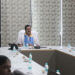 वर्ल्ड स्किल्स में प्रदेश का नाम रोशन करने वाले अजय अहिरवार से मंत्री टेटवाल ने जाना सफलता का सफर