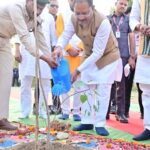 मुख्यमंत्री  विष्णु देव साय ने ‘एक पेड़ मां के नाम’ अभियान के तहत किया पीपल का पौधारोपण