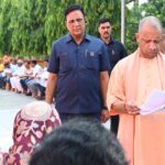 मुख्यमंत्री ने गोसेवा भी की, मंदिर परिसर के भ्रमण के दौरान बच्चों से किया संवाद